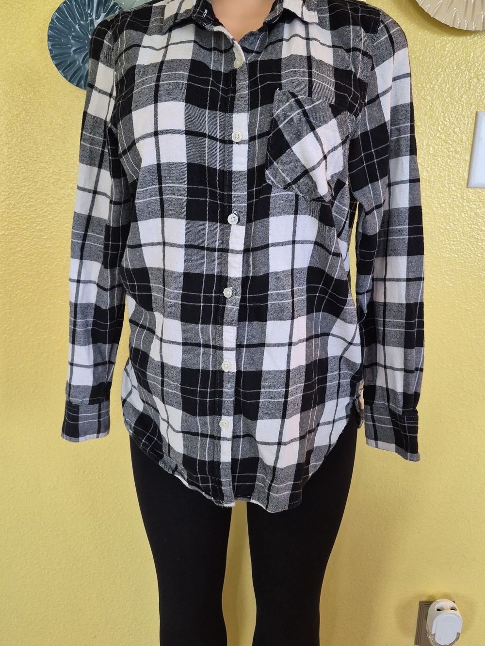 Old Navy Black and White Plaid Shirt Size S